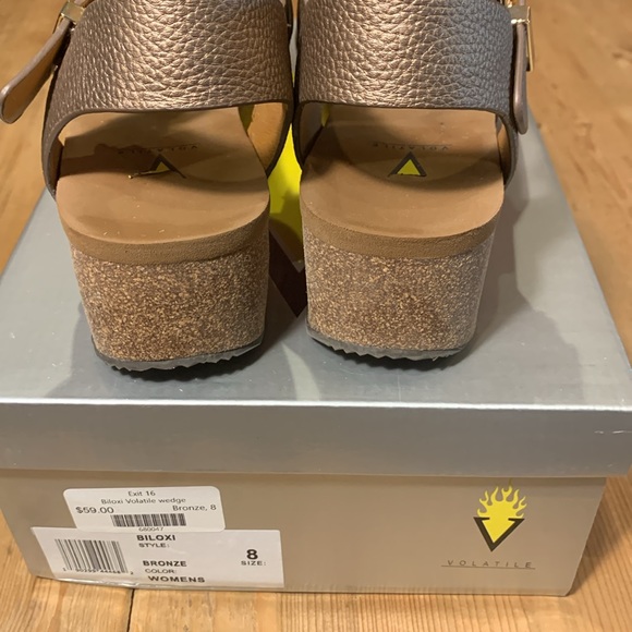 Volatile Biloxi Bronze Size 8 Sandals Foam Over Cork Sole Brass Nailhead GUC - Picture 14 of 15
